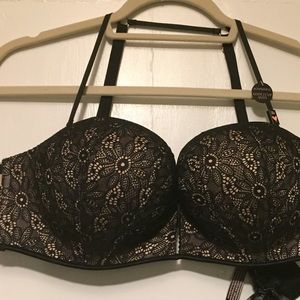 BNWT 38c Victoria’s Secrer Bombshell bra